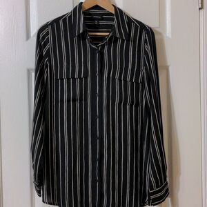 Like new Who what wear button down striped shirt polyester